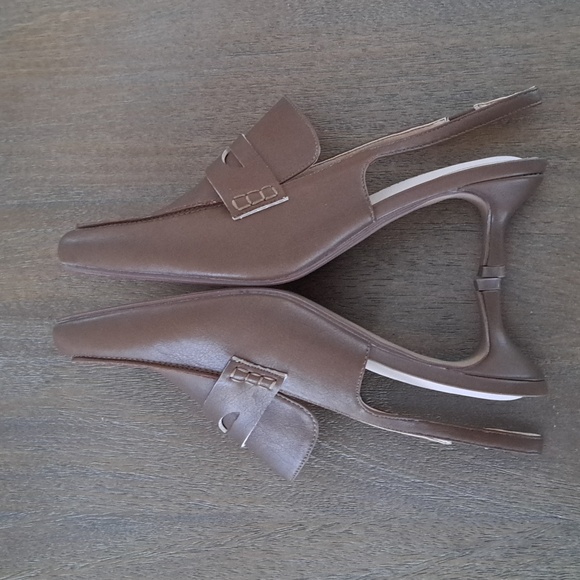 Journee Amory Kitten Heel Loafers  - Color: Brown - Size: 10 Wide - Picture 7 of 9